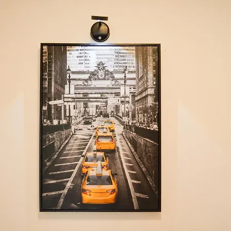 Ama Amali - Geraeumiges Mit Balkon & Parkplatz - Perfekt Fuer Business & Erholung Appartement *