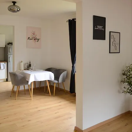 Ama Amali - Modernes Mit Balkon & Parkplatz - Ideal Fuer Business & Komfort Lägenhet *