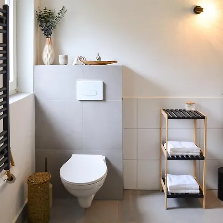 Ama Amali - Modernes Mit Balkon & Parkplatz - Ideal Fuer Business & Komfort Lägenhet