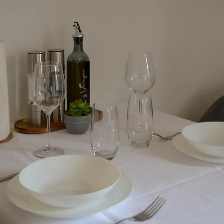 Ama Amali - Geraeumiges Mit Balkon & Parkplatz - Perfekt Fuer Business & Erholung *