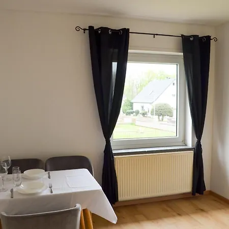 Ama Home Amali - Geraeumiges Apartment Mit Balkon & Parkplatz - Perfekt Fuer Business & Erholung Apartment Hiddenhausen