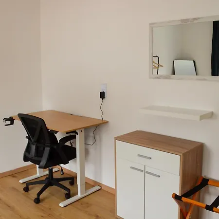 Ama Amali - Geraeumiges Mit Balkon & Parkplatz - Perfekt Fuer Business & Erholung *