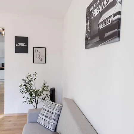 Lejlighed Ruhiges Business Mit Balkon & Parkplatz - Ama Amali *