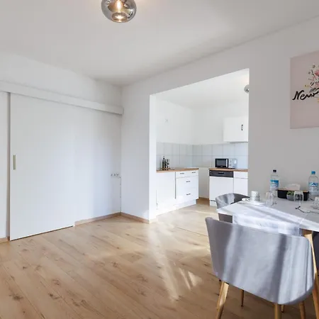 Ruhiges Business Mit Balkon & Parkplatz - Ama Amali