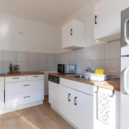 Ruhiges Business Mit Balkon&parkplatz - Ama Amali *