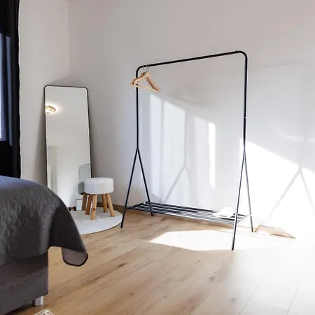 Ruhiges Business Mit Balkon&parkplatz - Ama Amali *