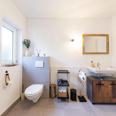 Ruhiges Business Mit Balkon & Parkplatz - Ama Amali Hiddenhausen