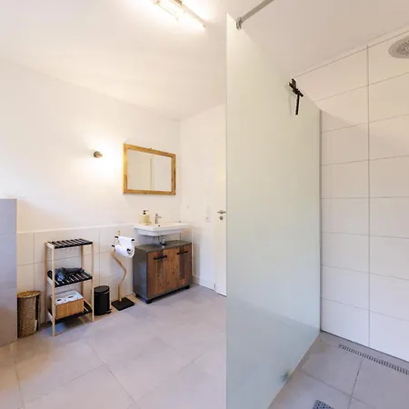 Ruhiges Business Mit Balkon & Parkplatz - Ama Amali Lejlighed