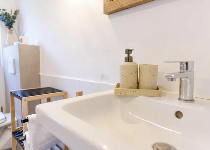 Ama Amali - Modernes Mit Balkon & Parkplatz - Ideal Fuer Business & Komfort Hiddenhausen